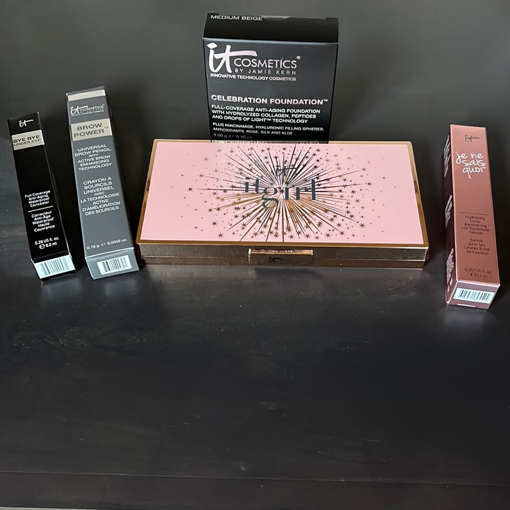 New! It Cosmetics variety pack.
